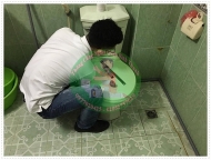 Cách thông bồn cầu bị tắc nặng