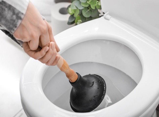 Thợ th&ocirc;ng bồn cầu quận 1 chuy&ecirc;n m&ocirc;n cao, th&aacute;i độ nhiệt t&igrave;nh