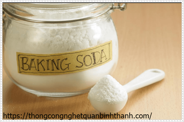 Th&ocirc;ng bồn cầu bằng bột baking soda