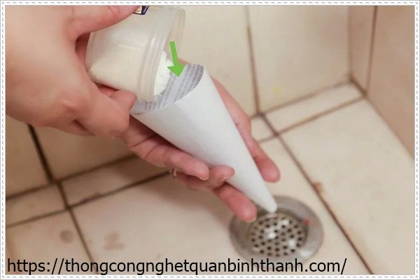 Th&ocirc;ng cống tại nh&agrave; bằng muối