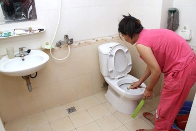 Vi&ecirc;n khử m&ugrave;i đ&aacute;nh bay m&ugrave;i h&ocirc;i cho toilet
