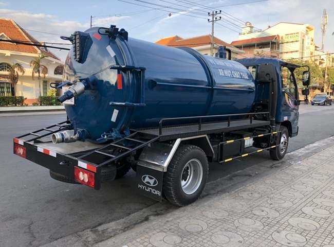 Thợ vận chuyển bùn vi sinh quận 1 Tiến Phát xử lý nhanh chóng