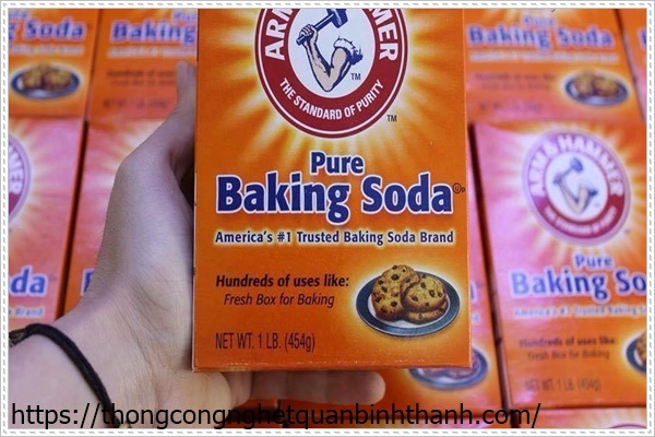 dùng bột baking soda tiêu diệt gián dưới cống