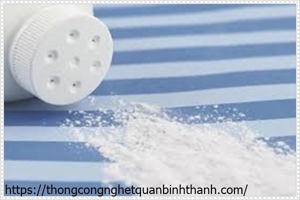 Mẹo vặt: dùng phấn hút ẩm