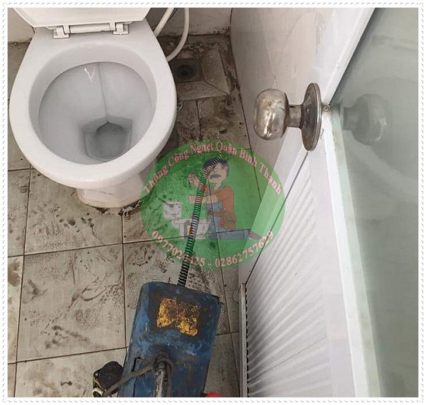 Th&oacute;i quen nguy hại trong nh&agrave; vệ sinh