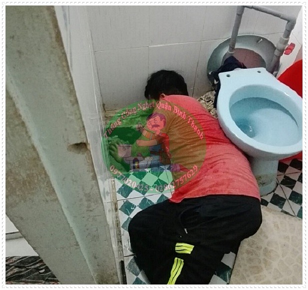 L&agrave;m g&igrave; khi nh&agrave; vệ sinh c&oacute; m&ugrave;i h&ocirc;i