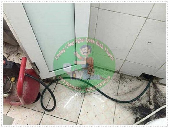 Một số c&aacute;ch khử m&ugrave;i h&ocirc;i nh&agrave; vệ sinh th&ocirc;ng dụng nhất hiện nay