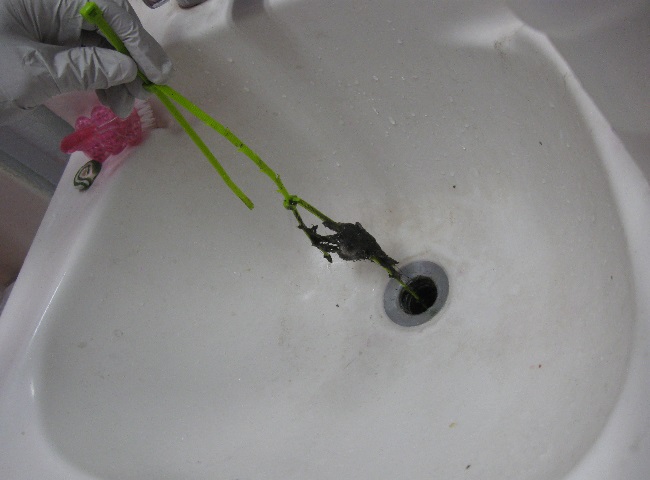Lavabo bị nghẹt do nguyên nhân nào