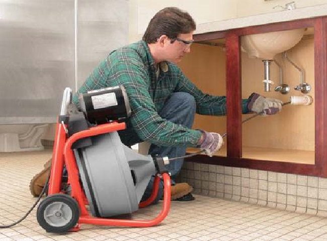 Th&ocirc;ng cống nghẹt huyện Nh&agrave; B&egrave; được xử l&yacute; triệt để