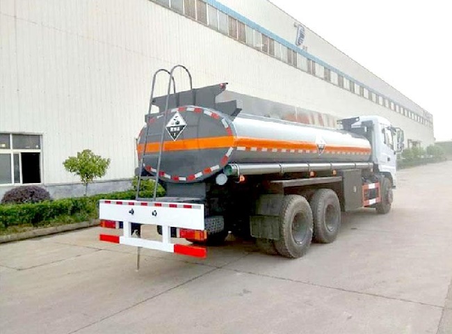 Cho thuê xe bồn vận chuyển bùn sinh hoạt quận 12 đạt tiêu chuẩn