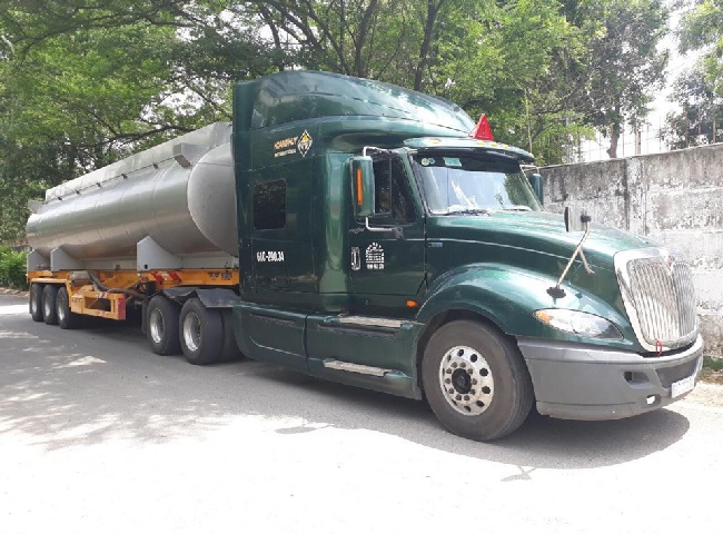 Cho thu&ecirc; xe bồn vận chuyển b&ugrave;n sinh hoạt quận 7 c&oacute; liền